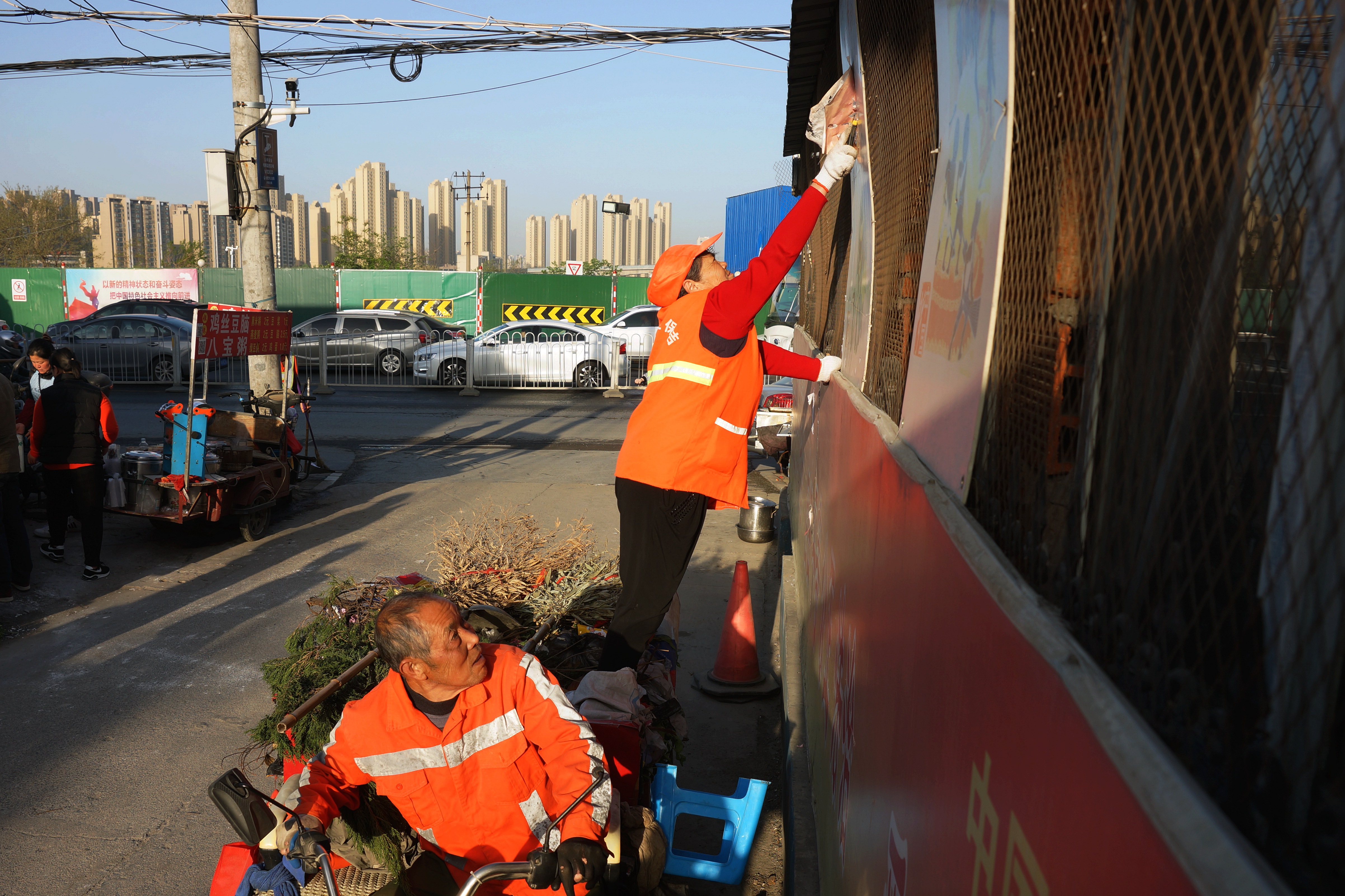 组照《夫妻环卫人》（之五）.JPG